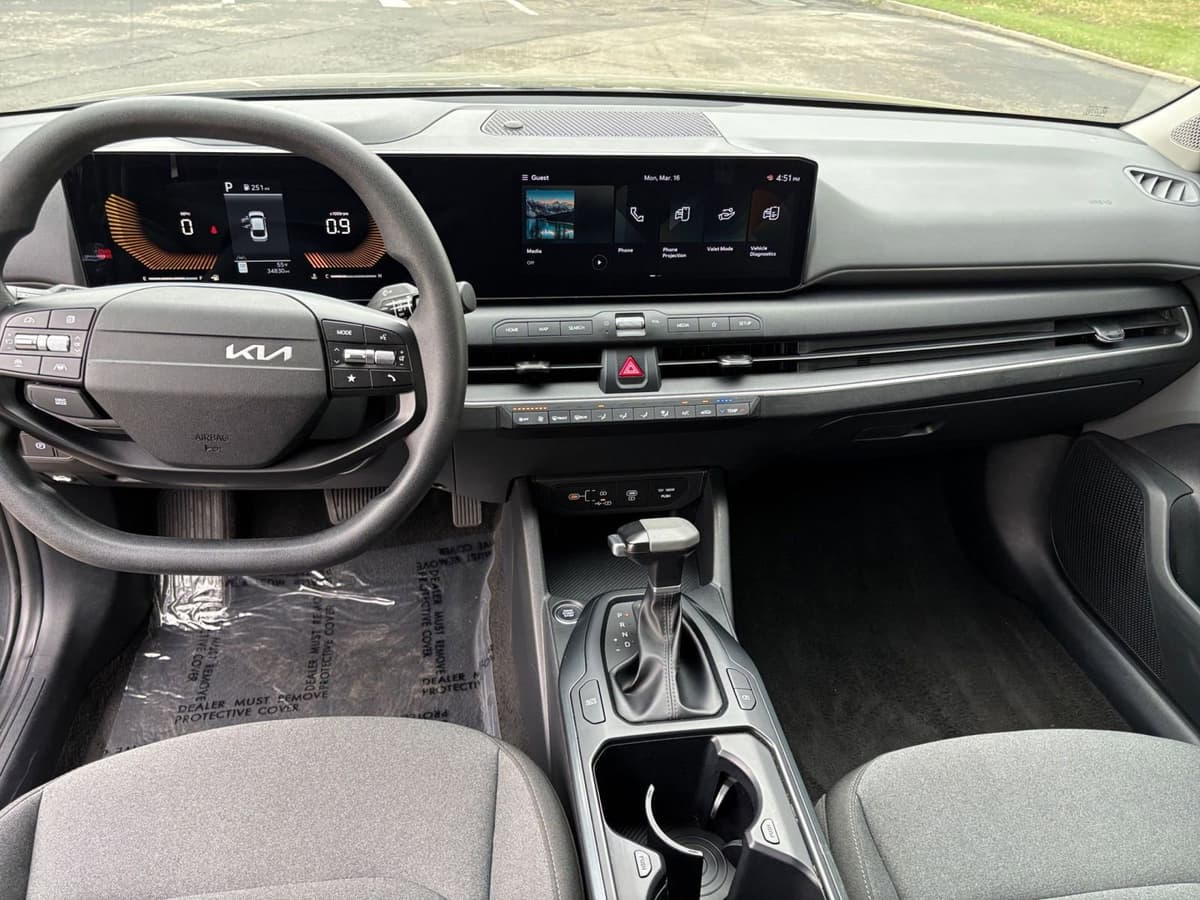 2025 Kia K4 - Image 28