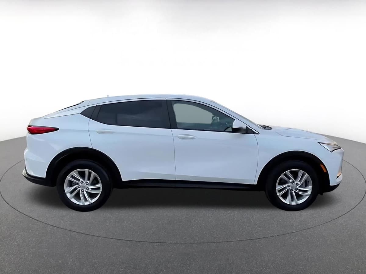 2025 Buick Envista - Image 16