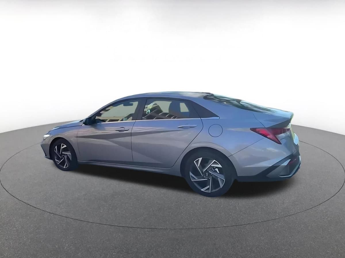 2025 Hyundai Elantra - Image 10