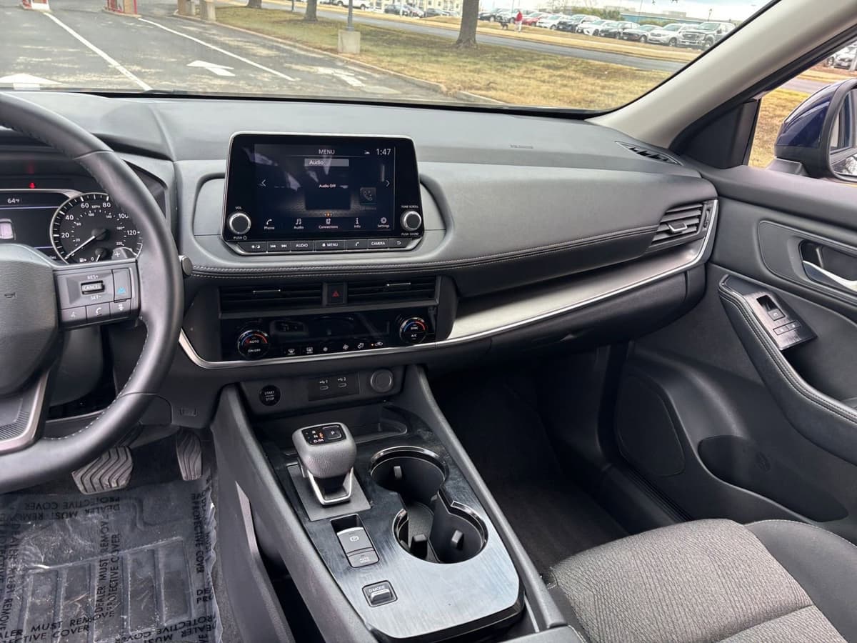 2025 Nissan Rogue - Image 30