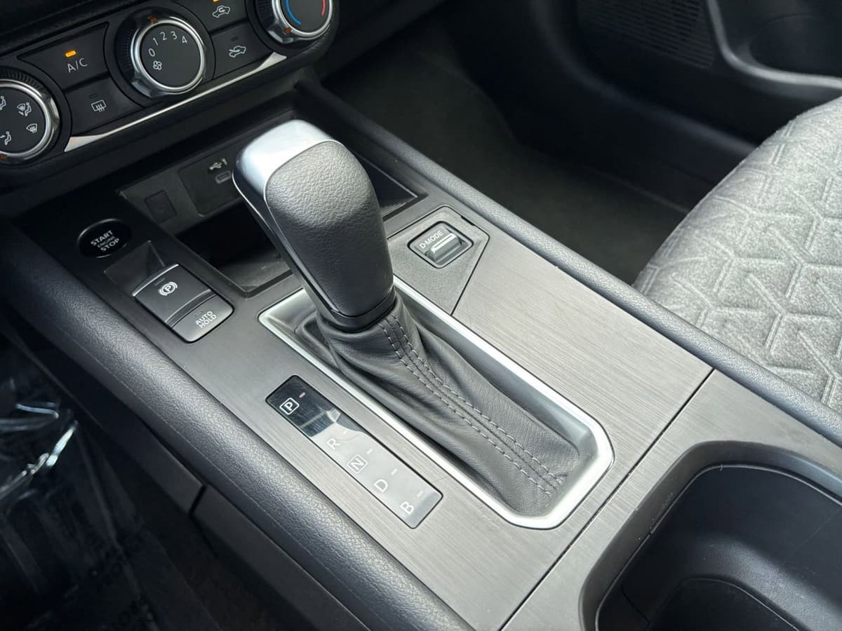 2025 Nissan Kicks - Image 36