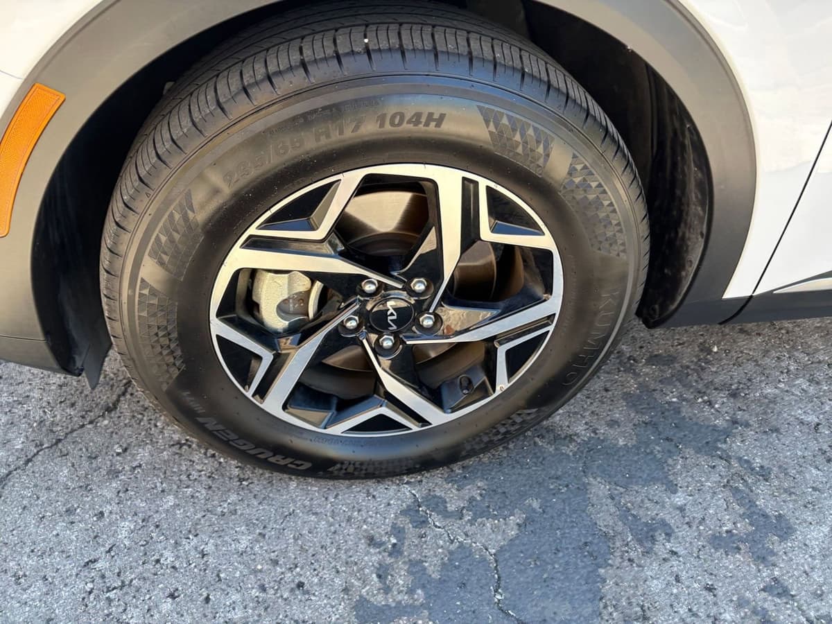 2025 Kia Sportage - Image 25