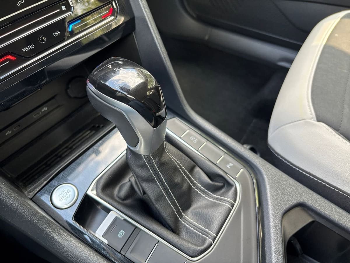 2025 Volkswagen Taos - Image 36