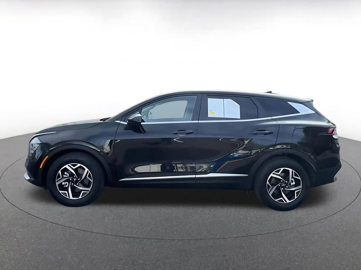 2025 Kia Sportage - Image 8