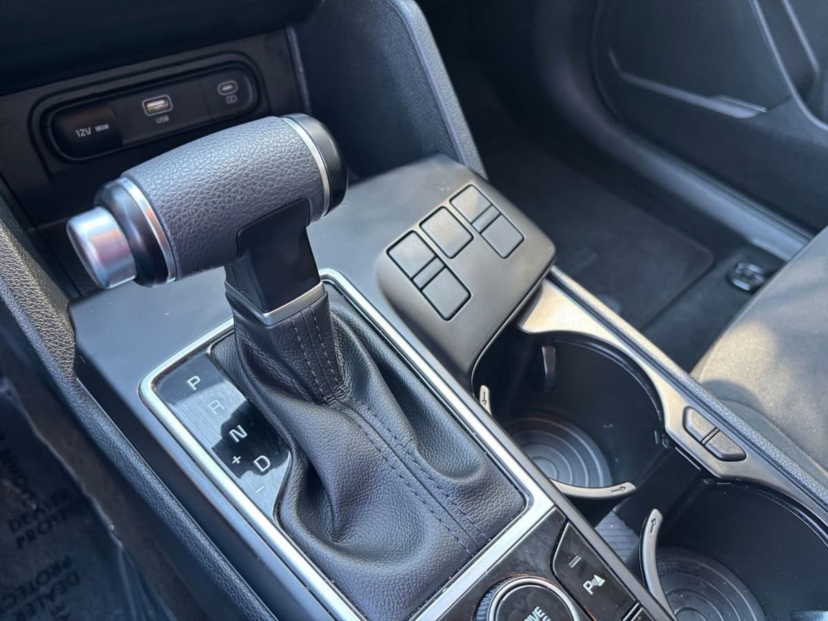 2025 Kia Sportage - Image 36