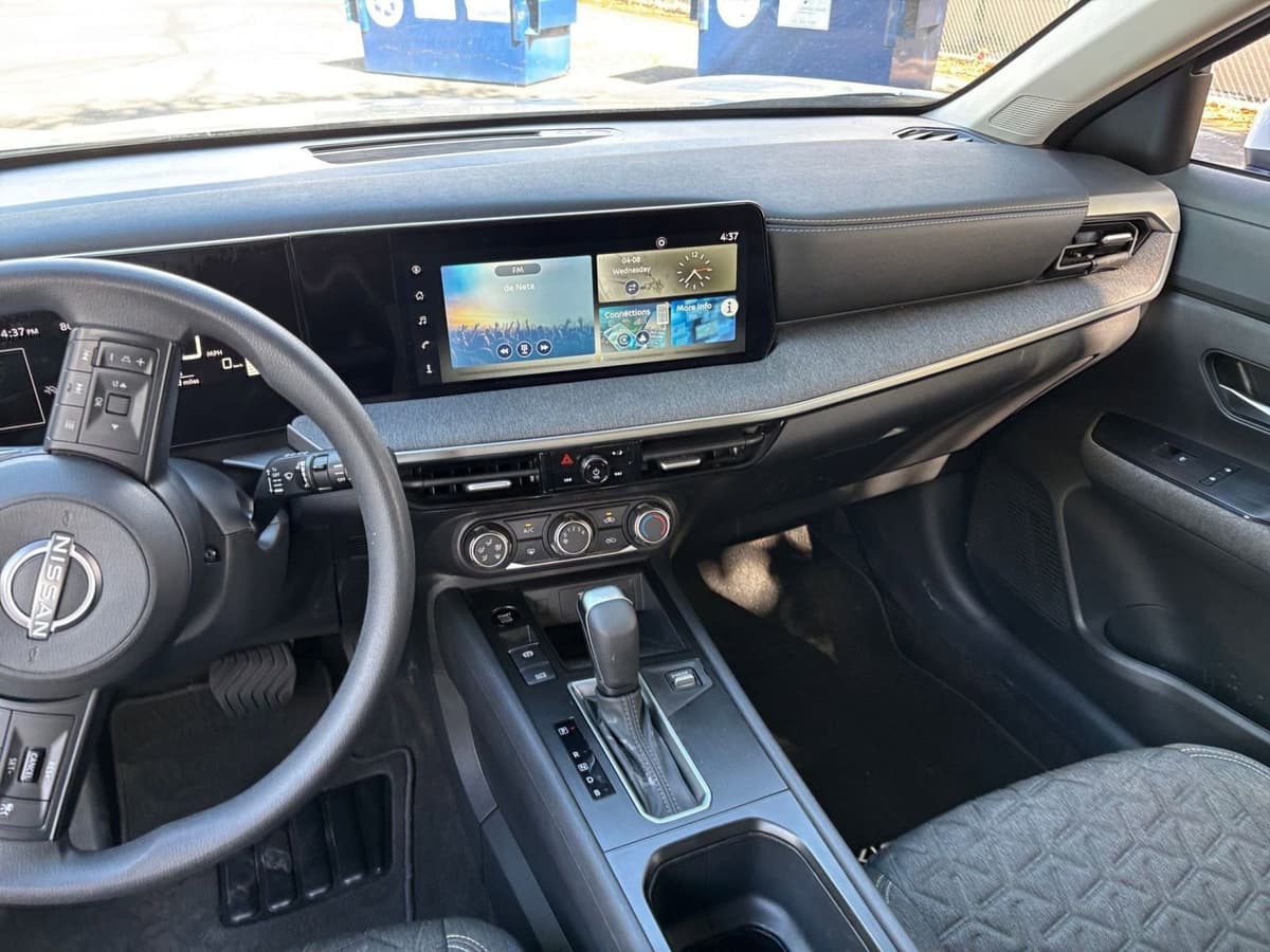 2025 Nissan Kicks - Image 30