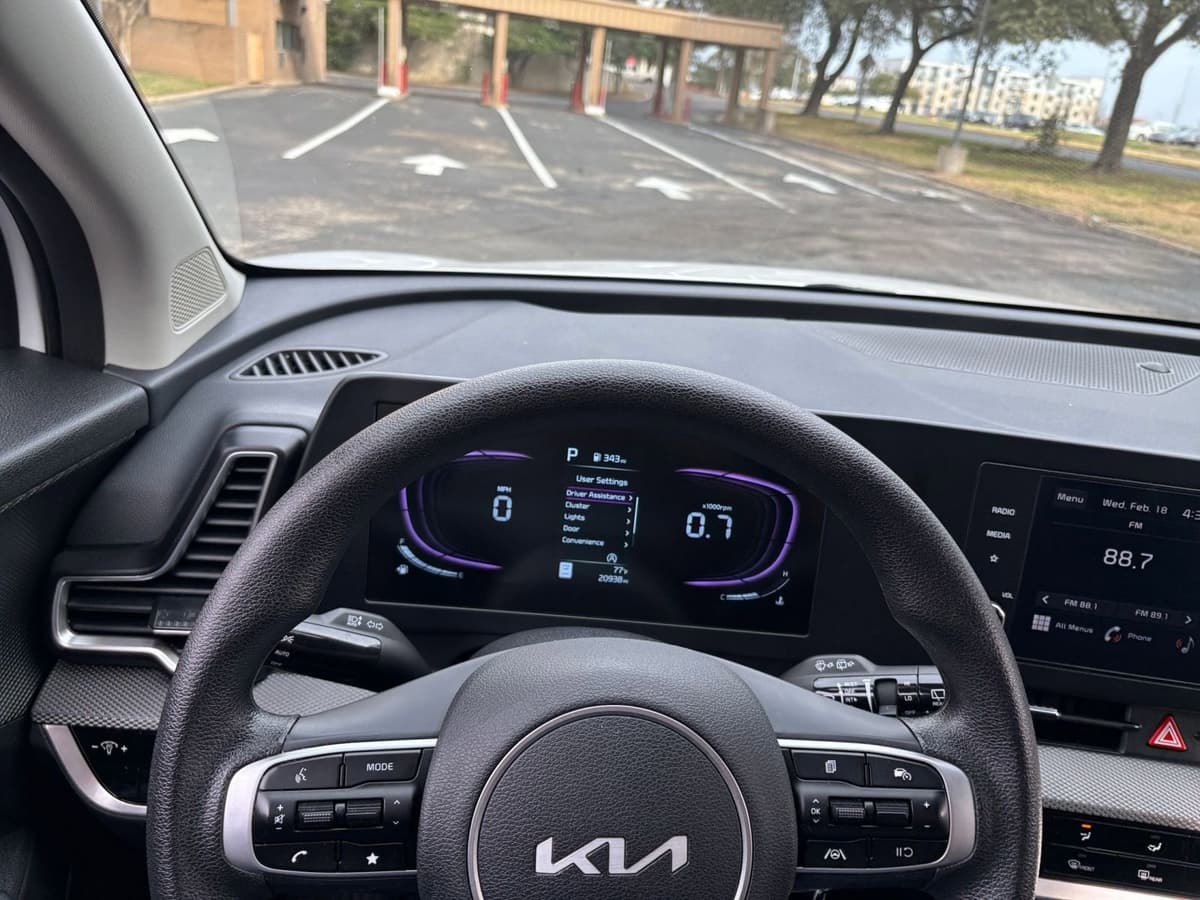2025 Kia Sportage - Image 29