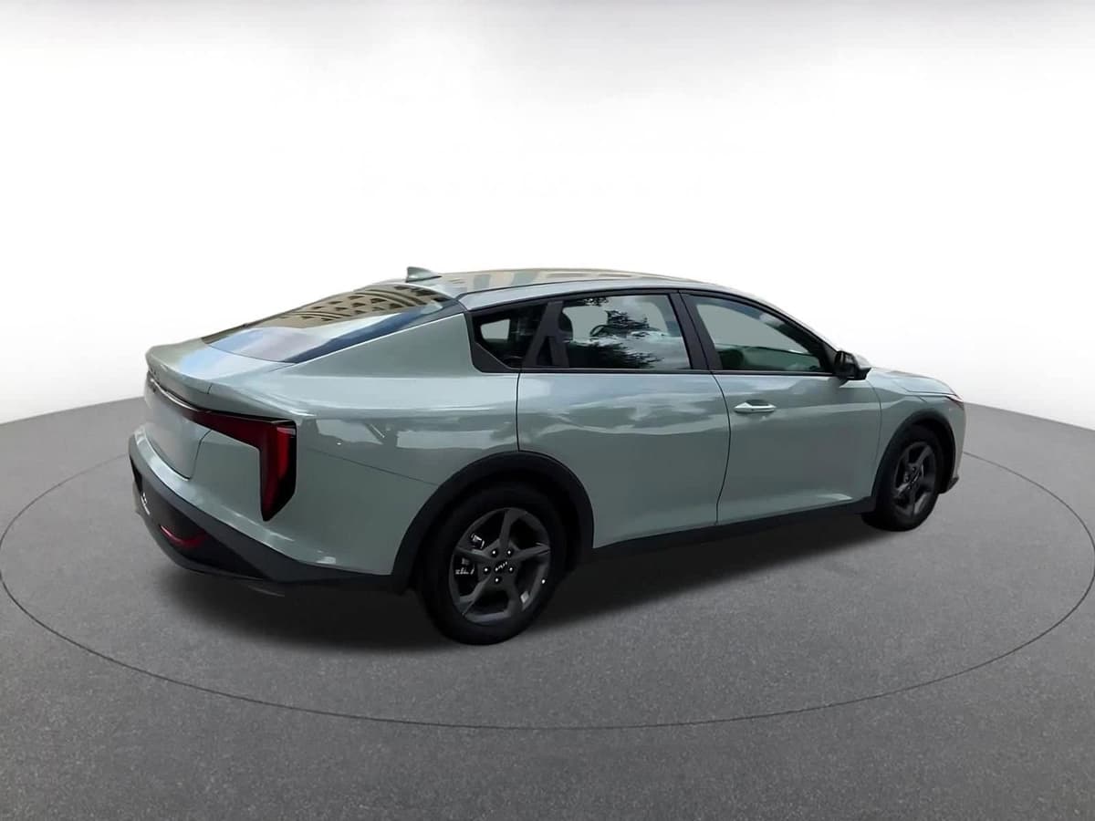 2025 Kia K4 - Image 13