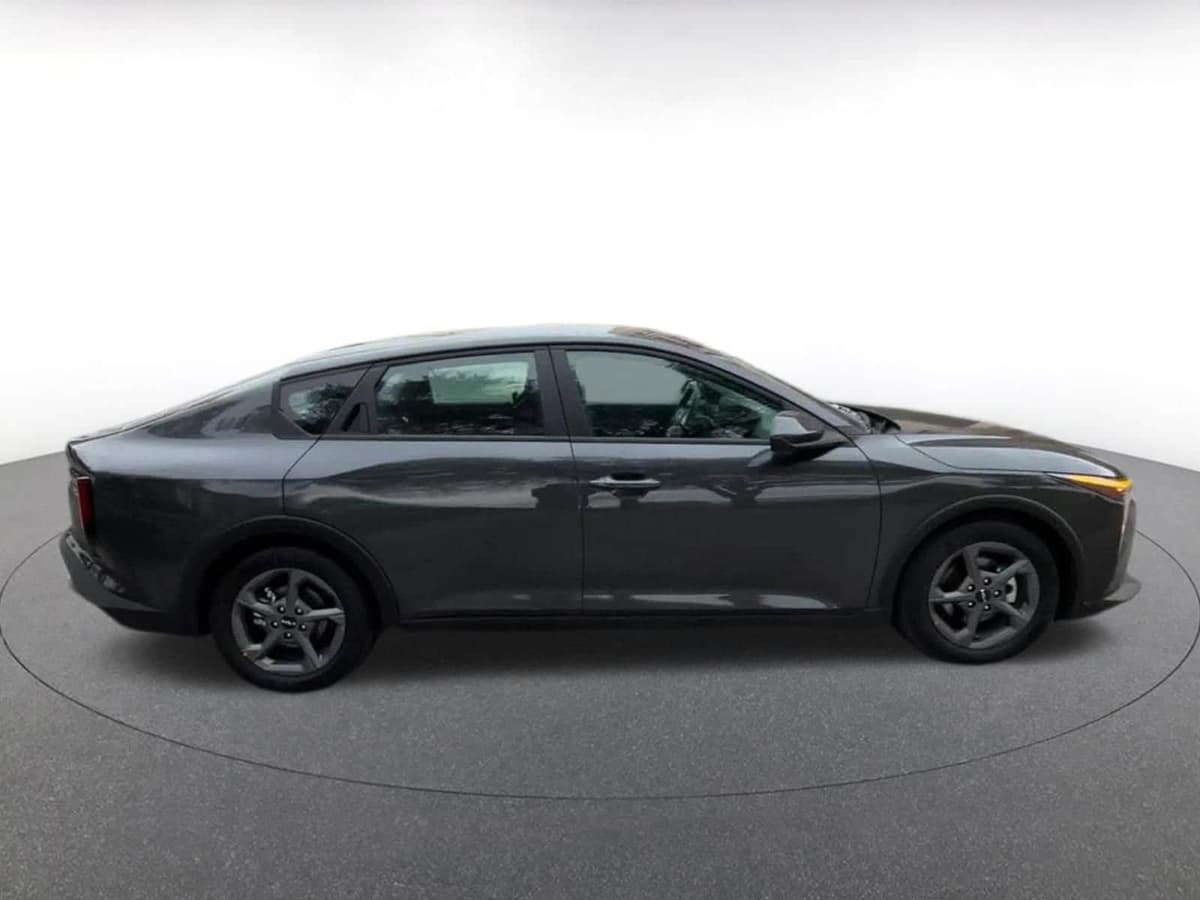 2025 Kia K4 - Image 16