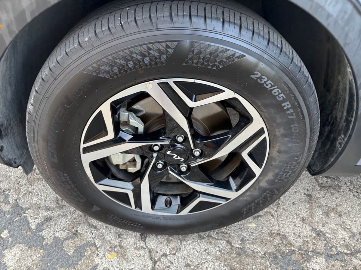 2025 Kia Sportage - Image 25