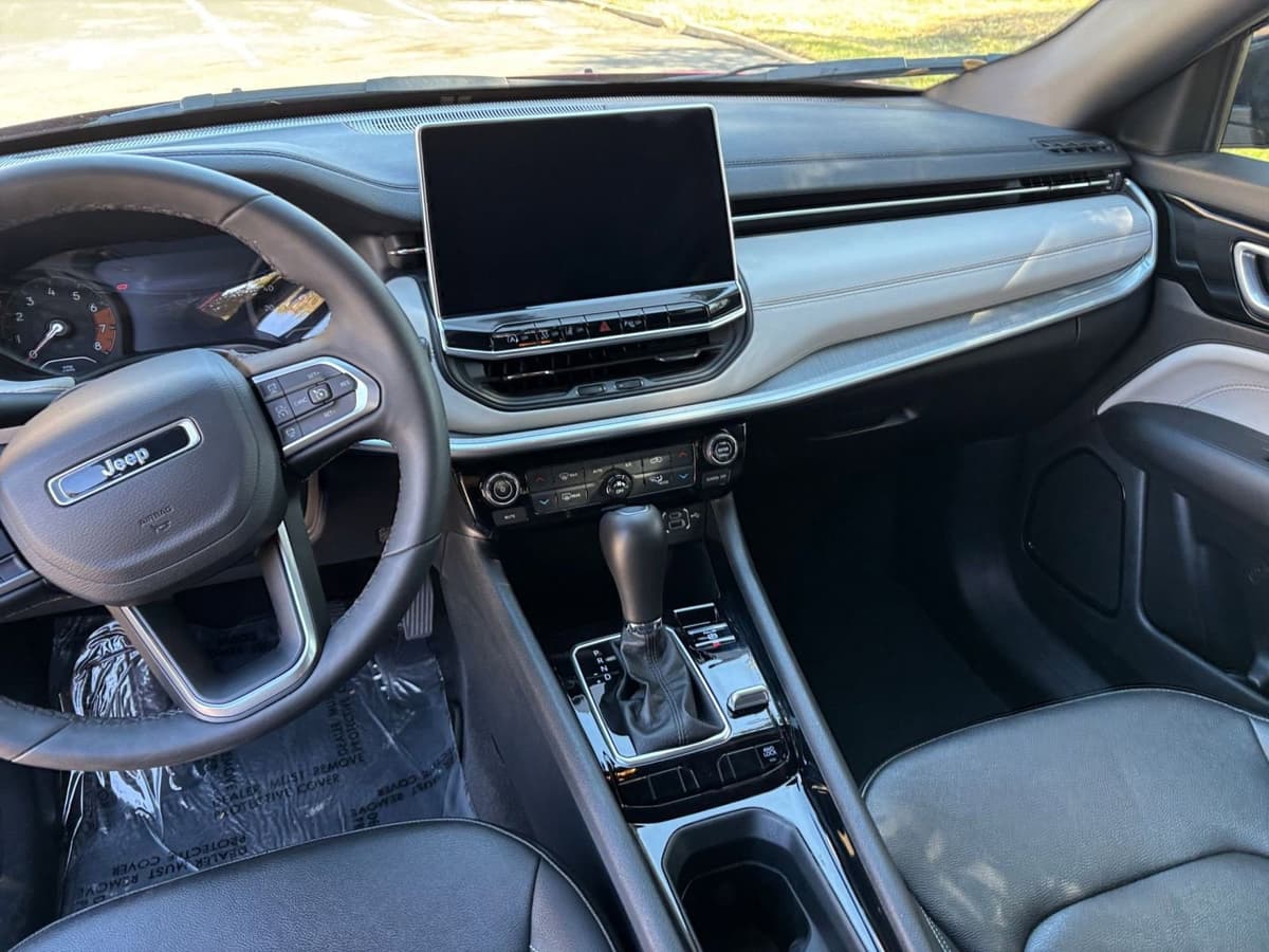 2025 Jeep Compass - Image 30
