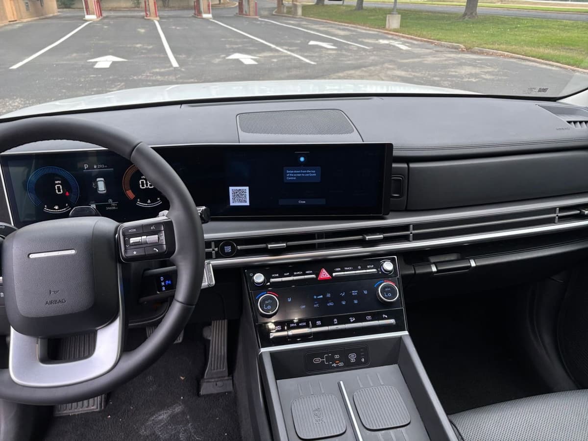 2025 Hyundai Santa Fe - Image 28