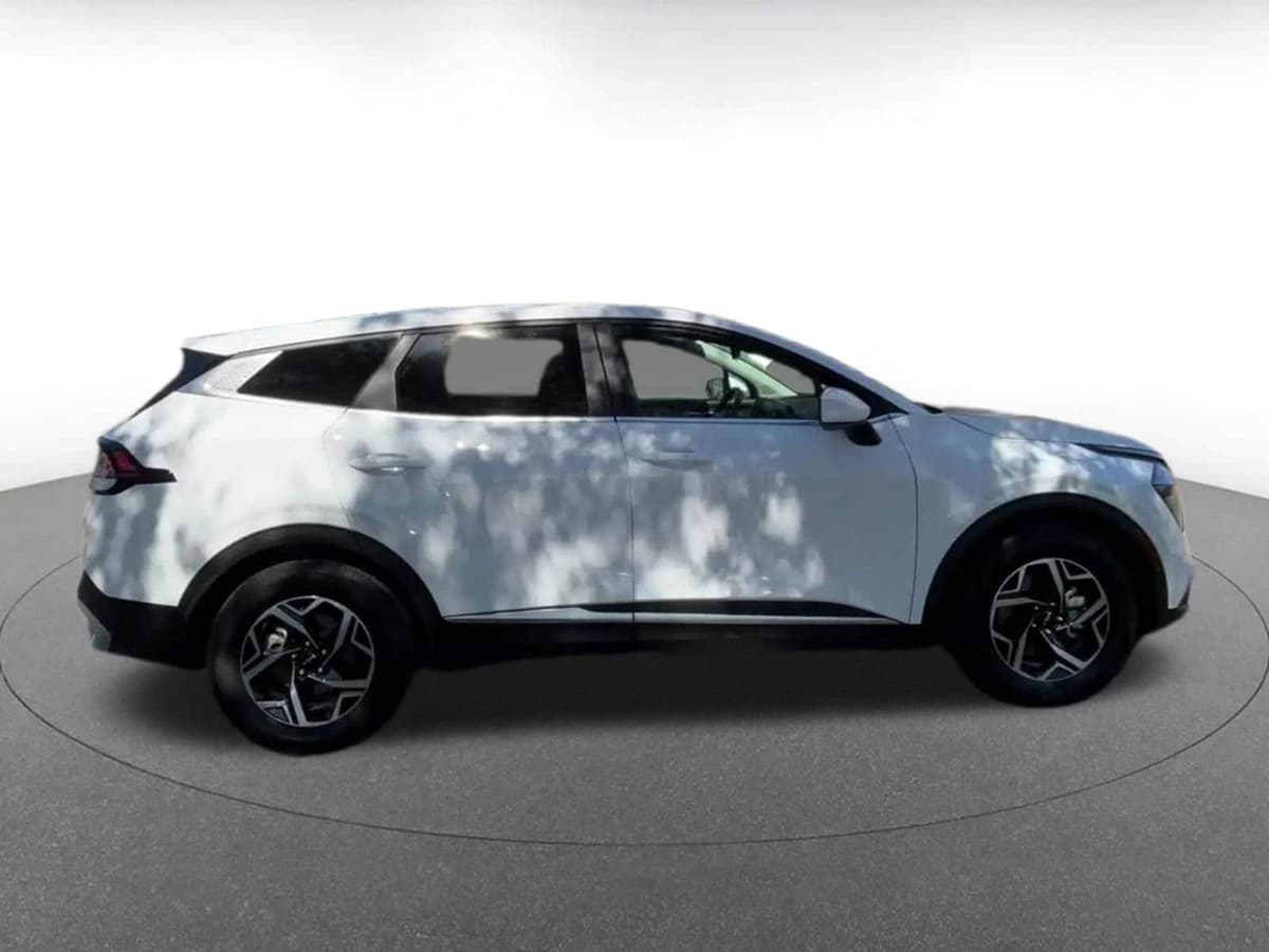 2025 Kia Sportage - Image 16