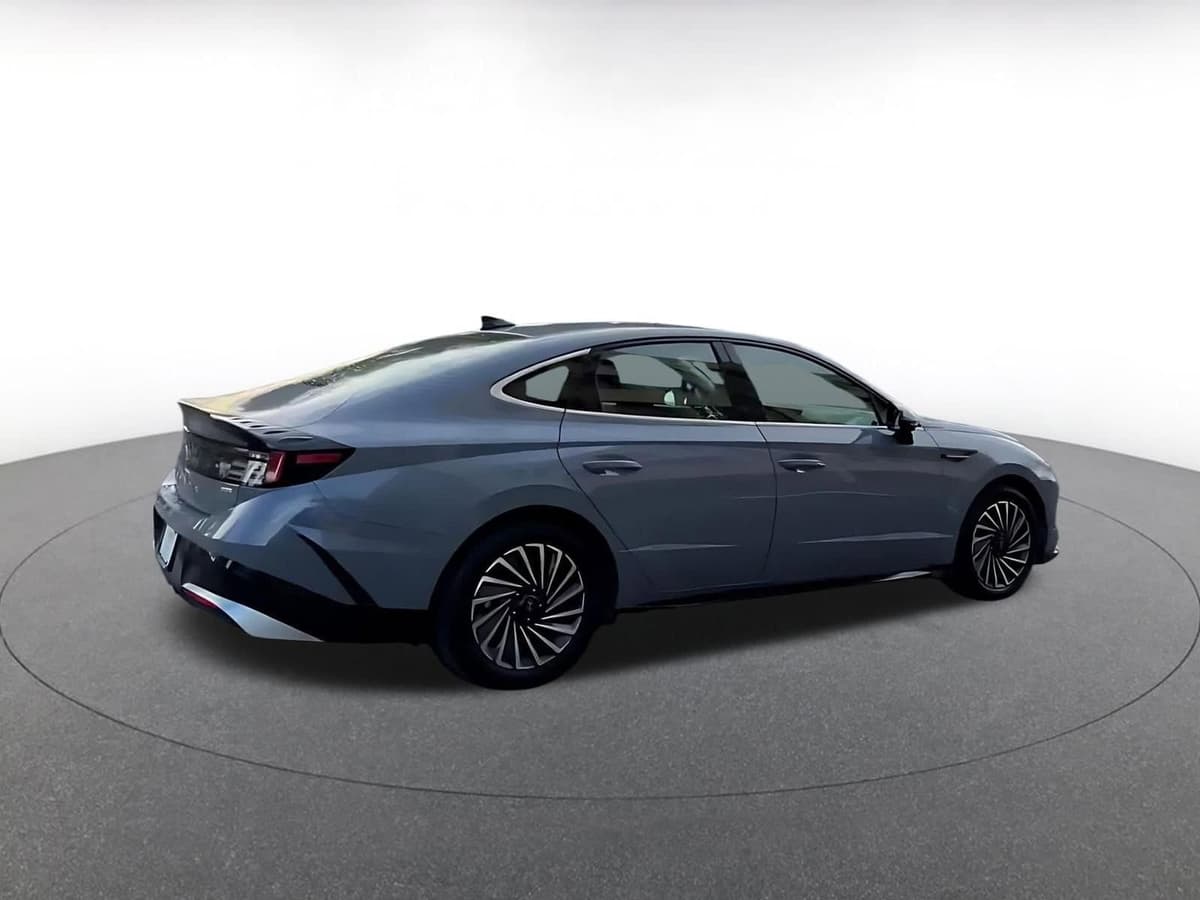 2025 Hyundai Sonata Hybrid - Image 13
