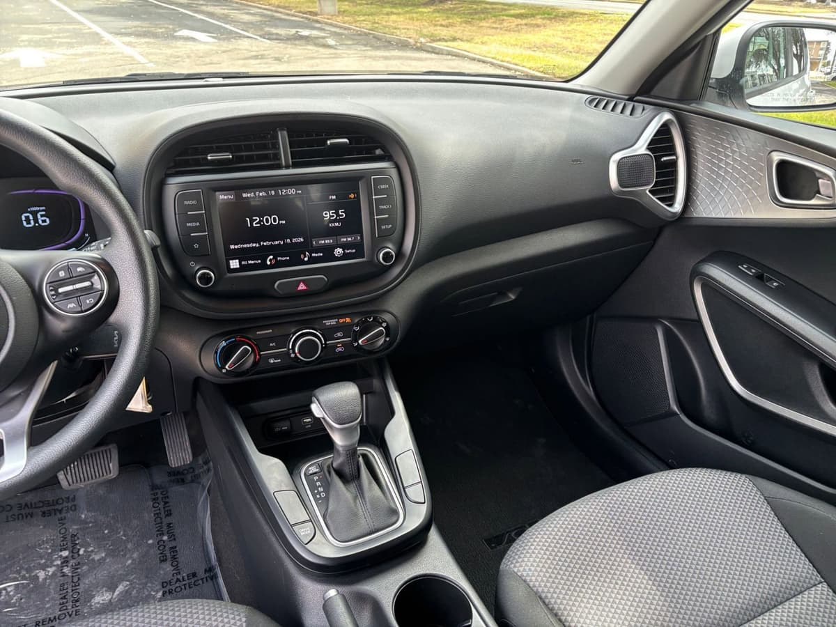 2025 Kia Soul - Image 30