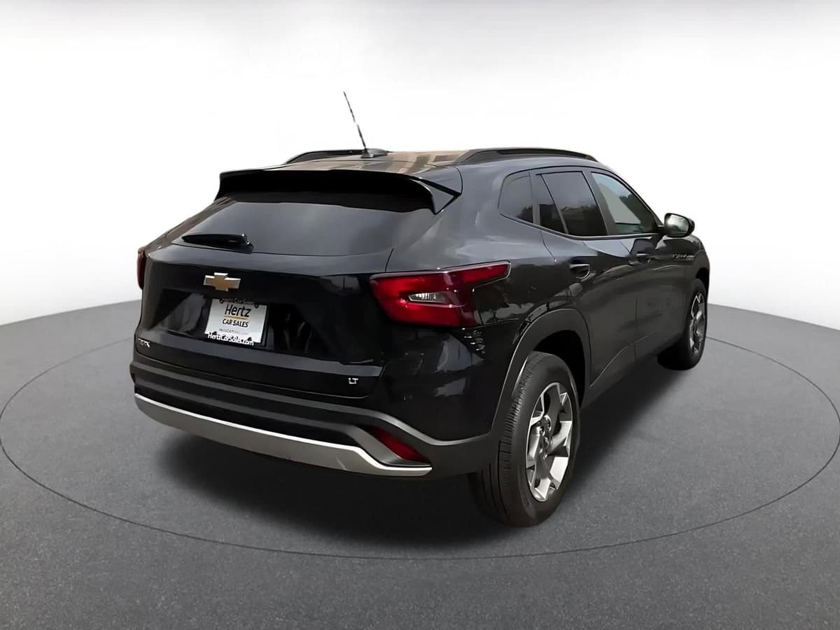 2025 Chevrolet Trax - Image 15