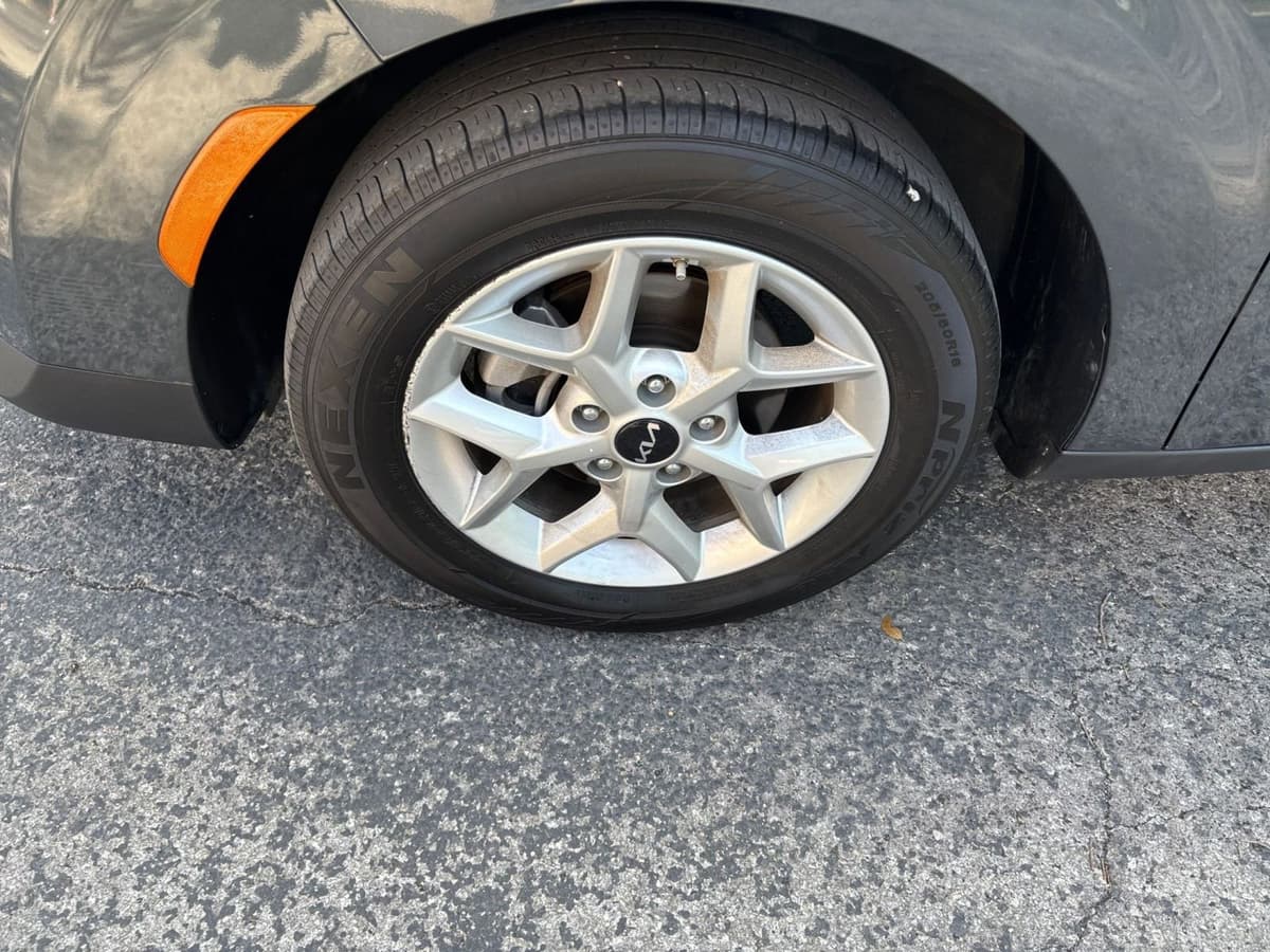 2025 Kia Soul - Image 25