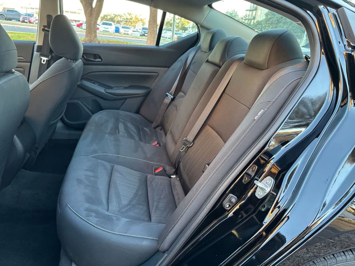 2025 Nissan Altima - Image 21