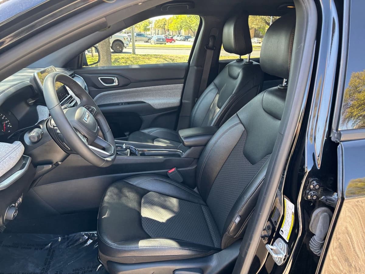 2025 Jeep Compass - Image 31