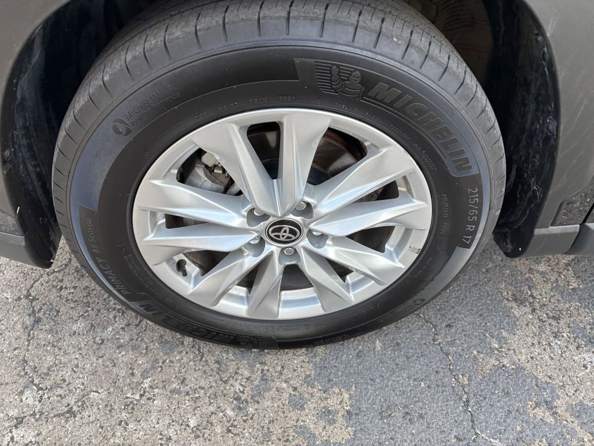 2025 Toyota Corolla Cross - Image 25