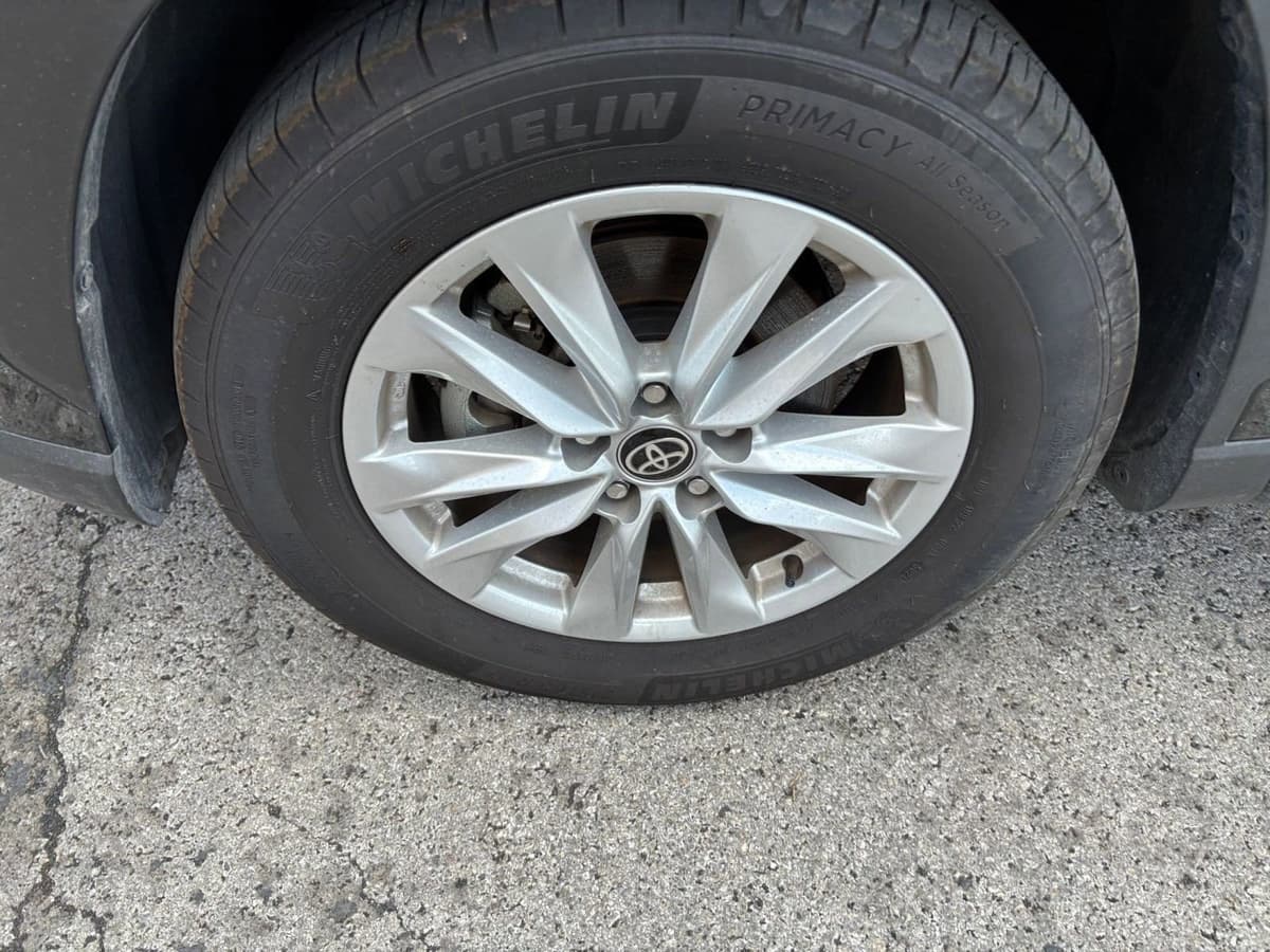 2025 Toyota Corolla Cross - Image 25