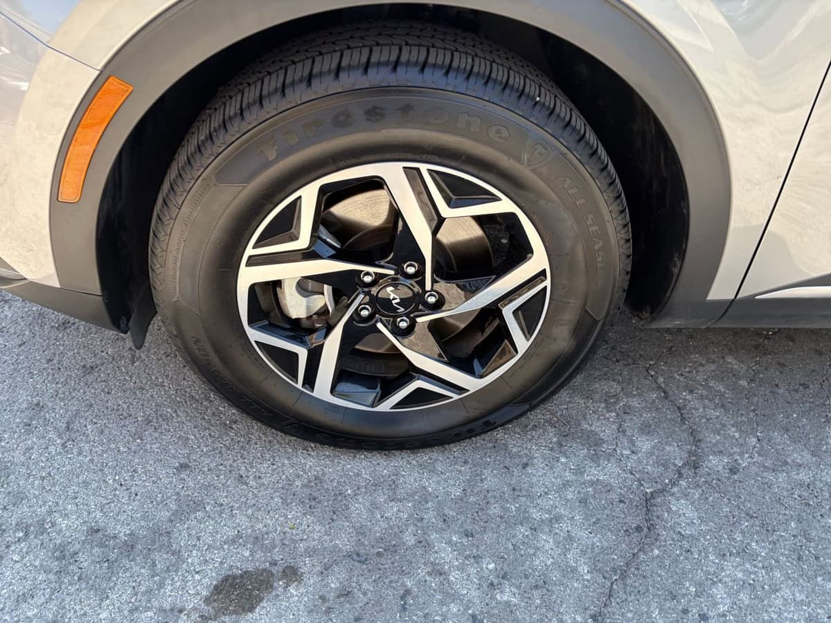 2025 Kia Sportage - Image 27