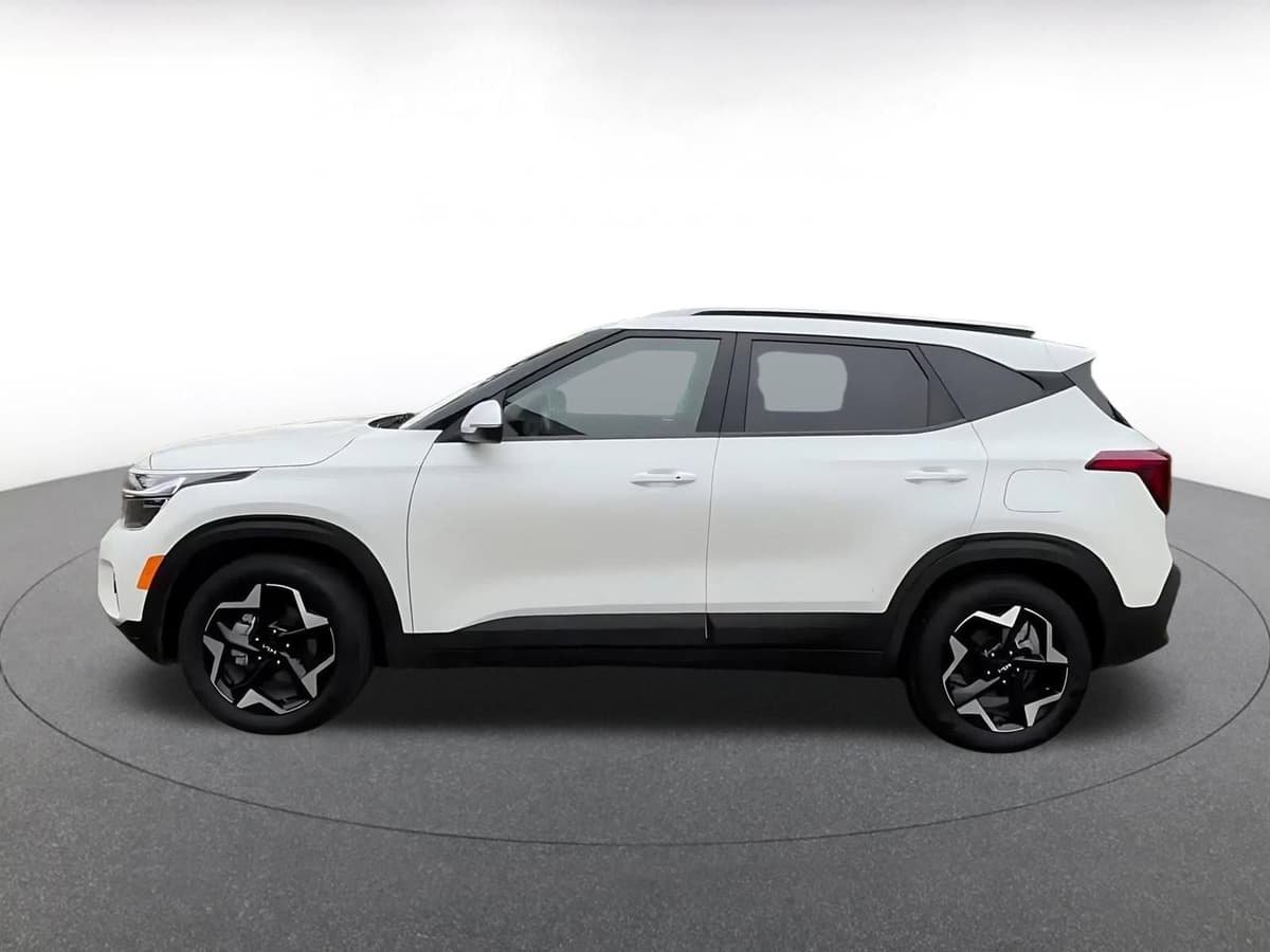 2025 Kia Seltos - Image 8