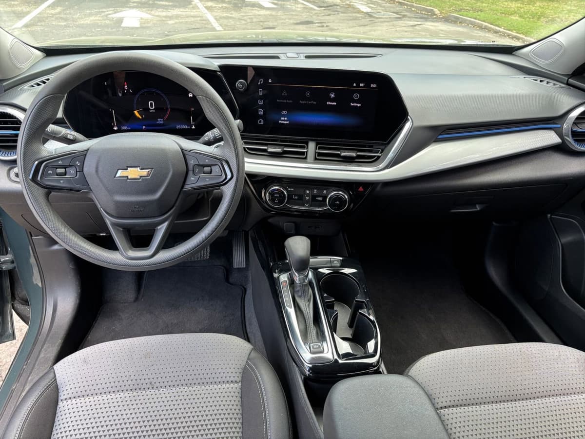 2025 Chevrolet Trax - Image 28