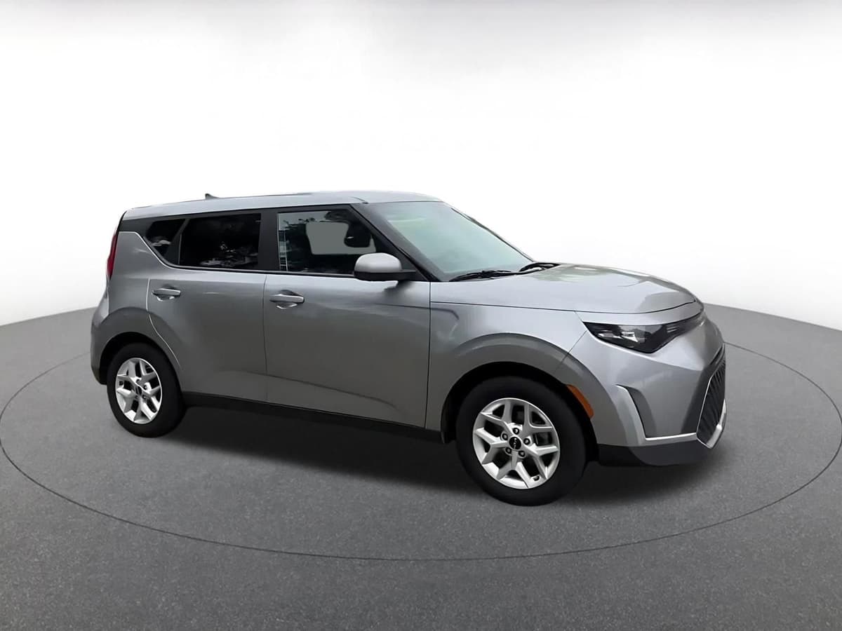 2025 Kia Soul - Image 2