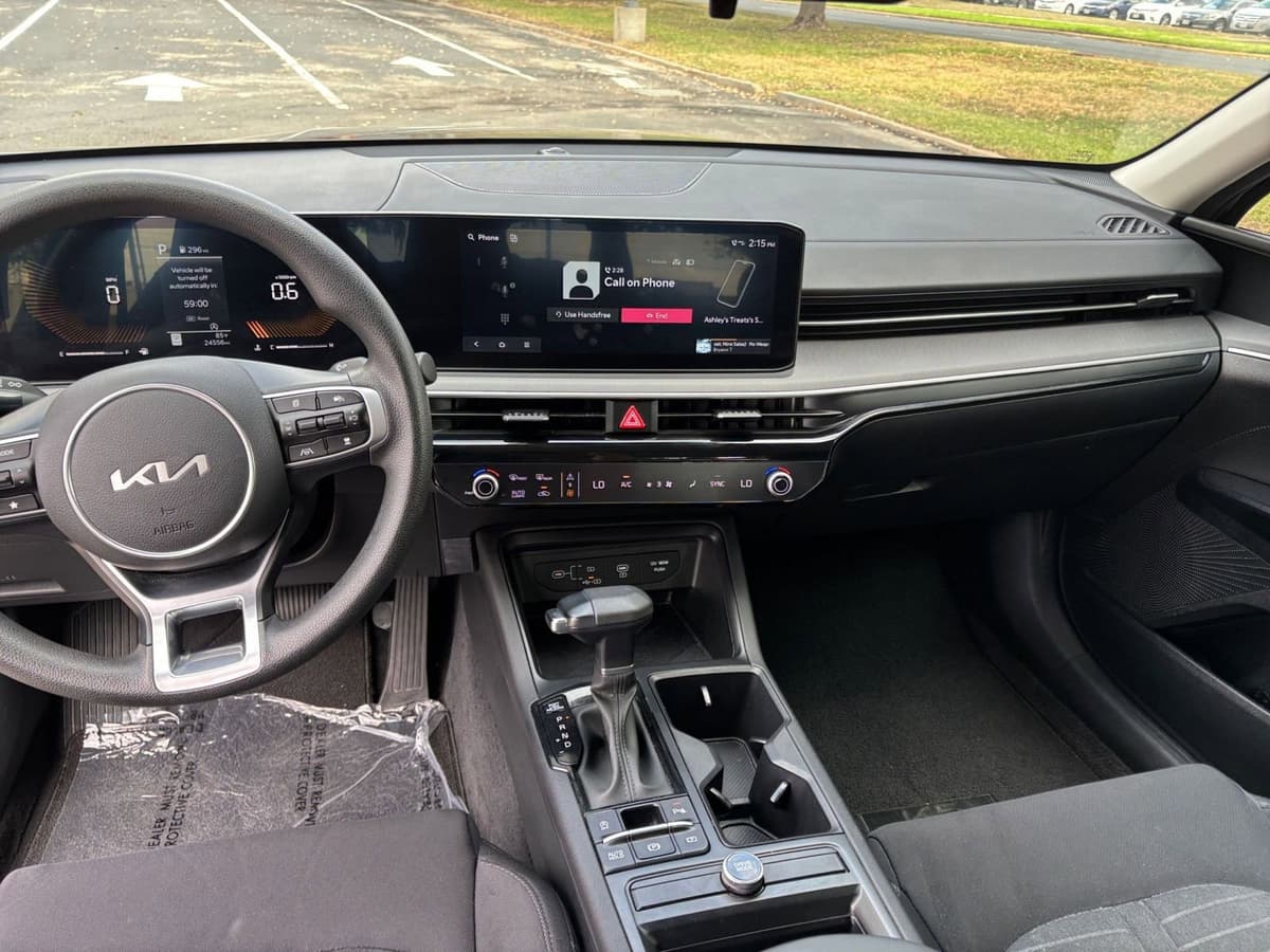 2025 Kia K5 - Image 28