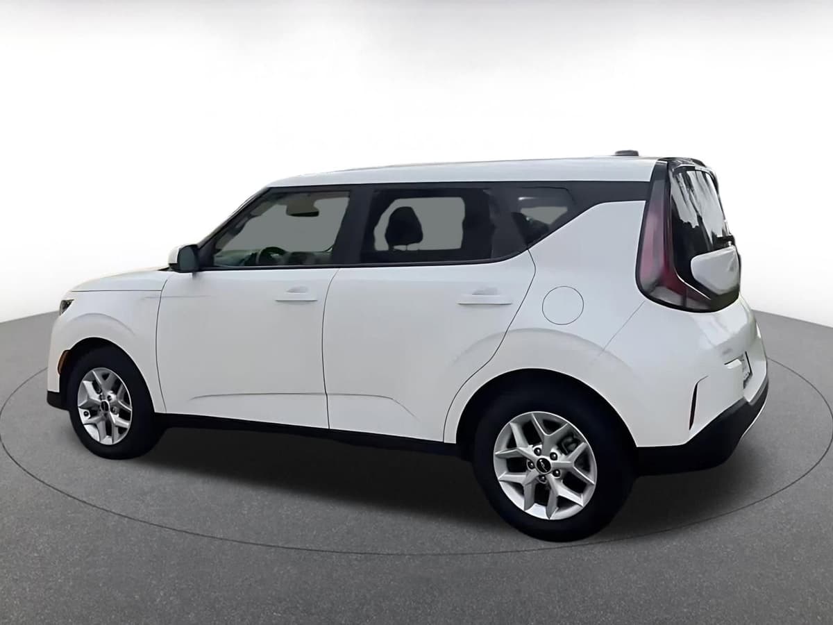2025 Kia Soul - Image 10