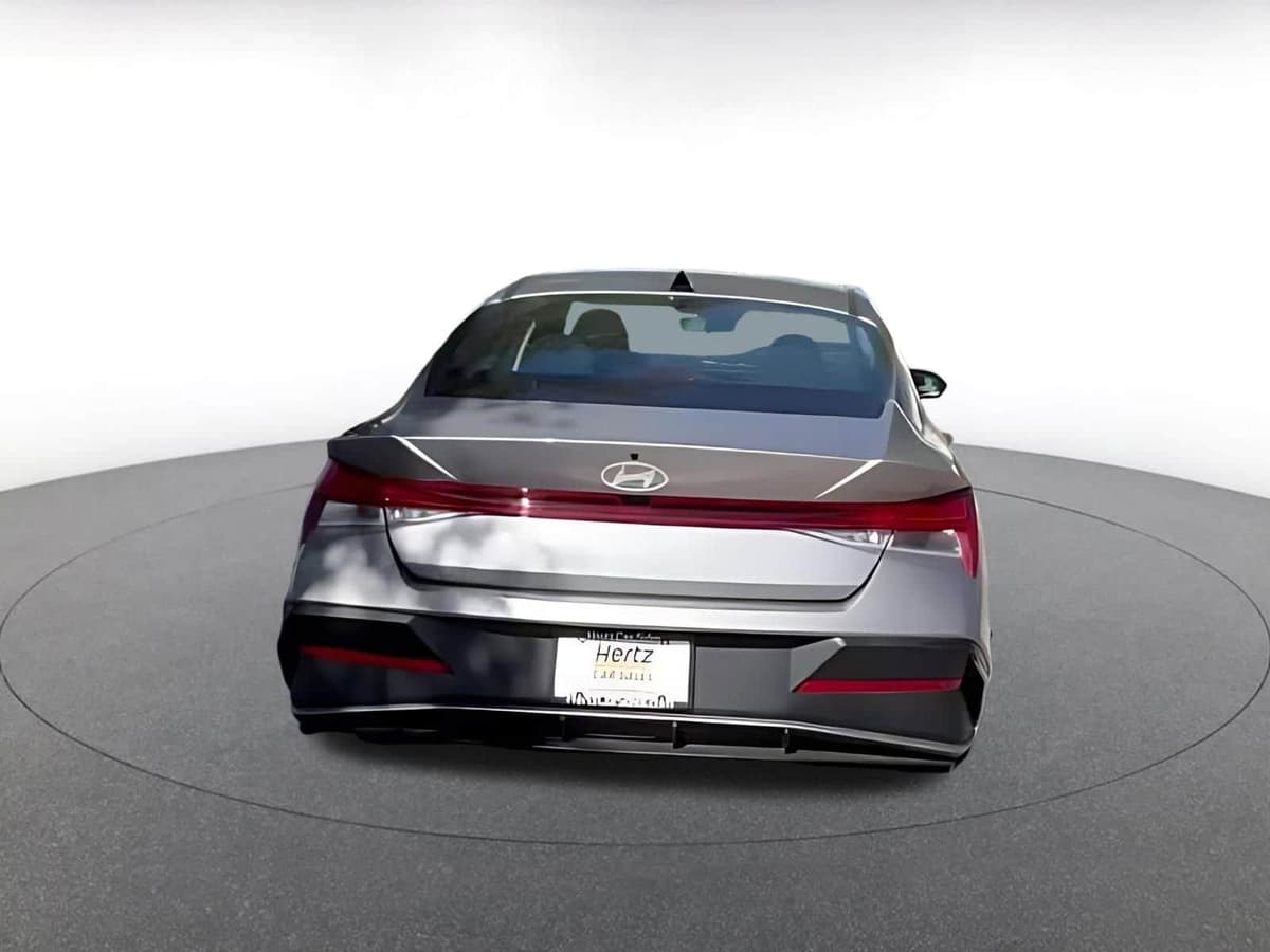 2025 Hyundai Elantra - Image 12
