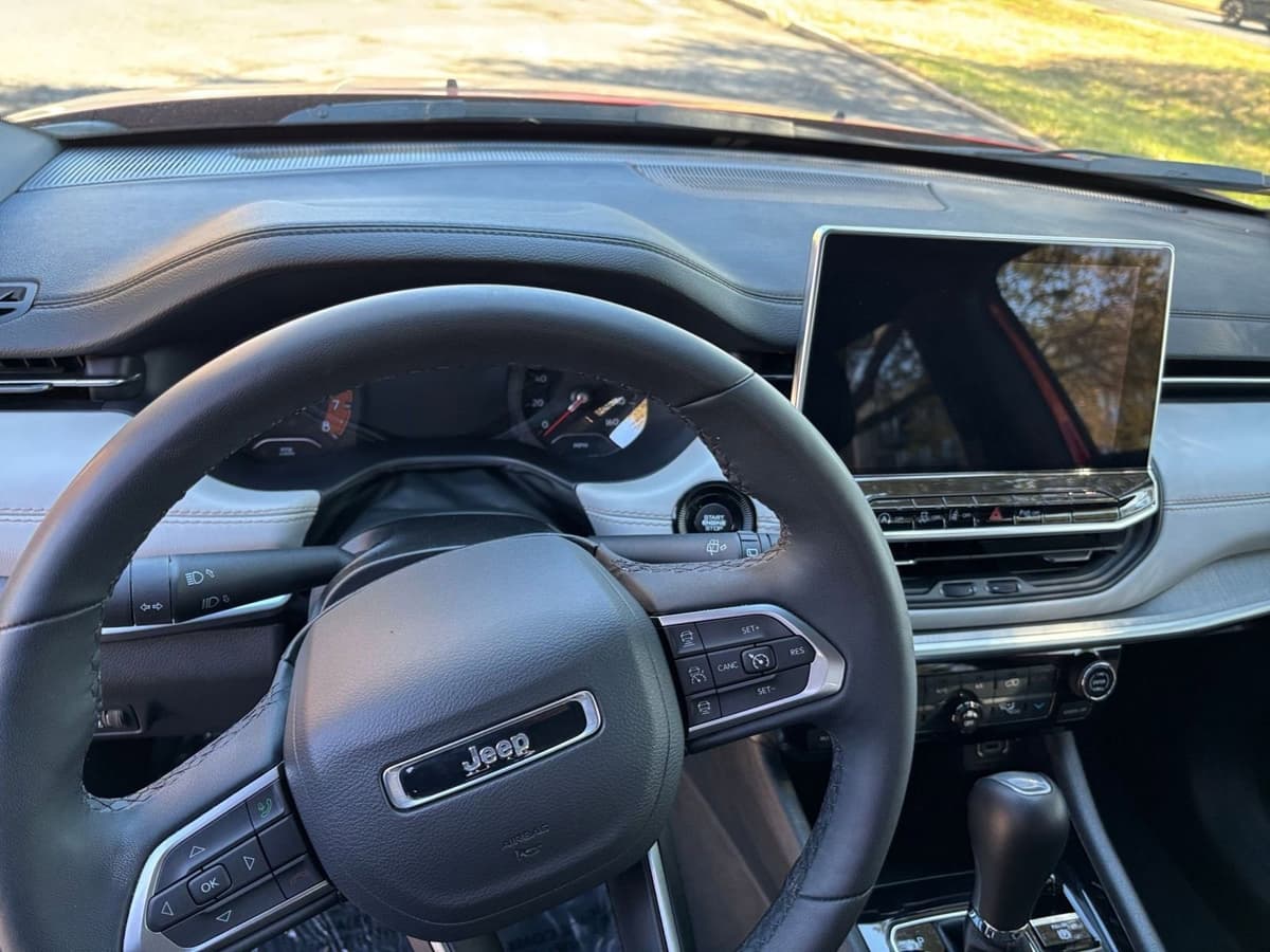 2025 Jeep Compass - Image 29