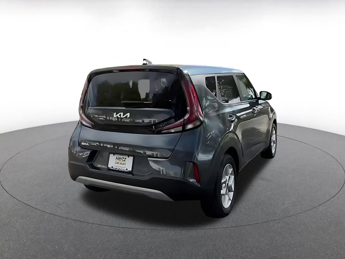 2025 Kia Sportage - Image 13