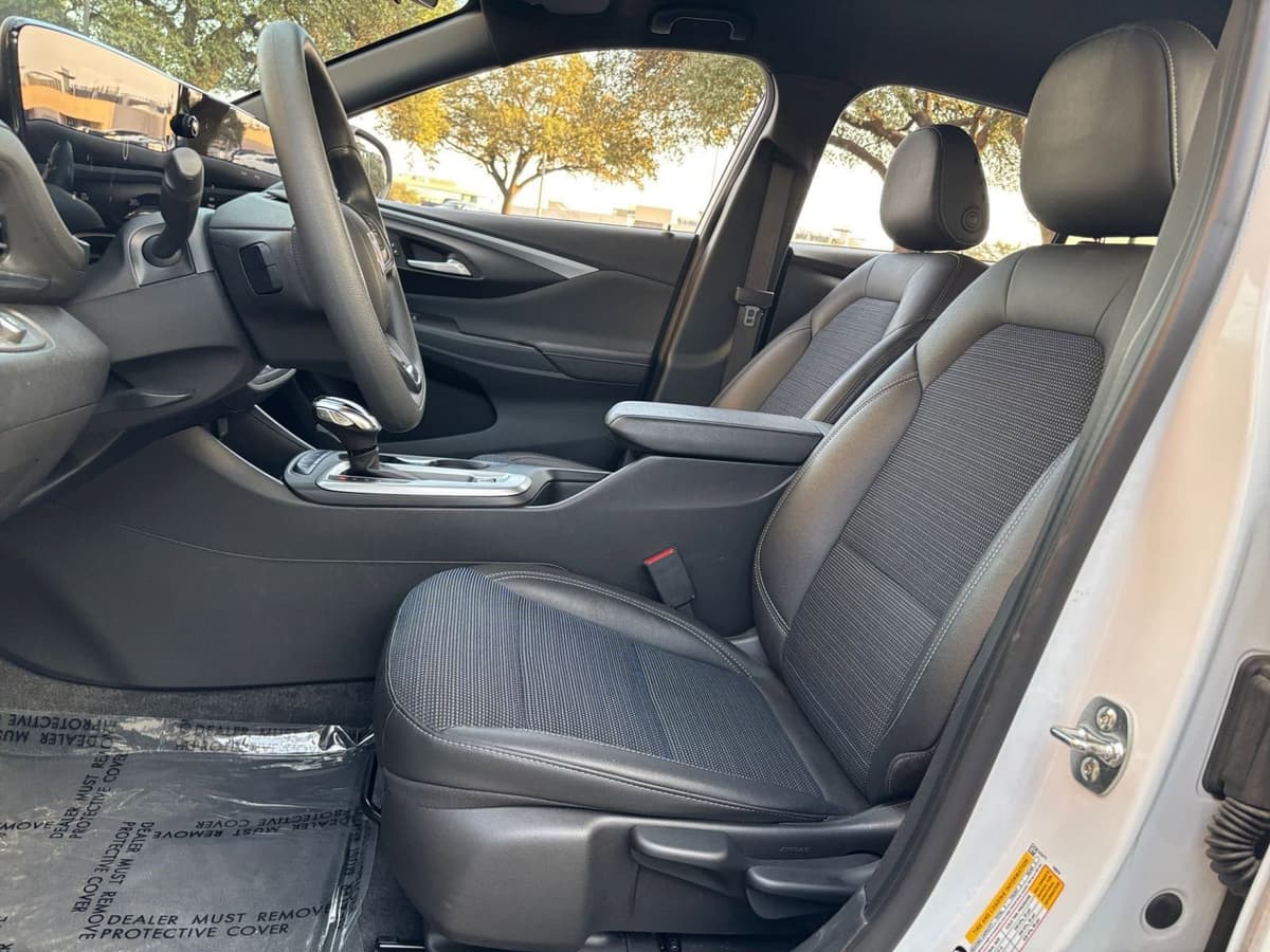 2025 Buick Envista - Image 22