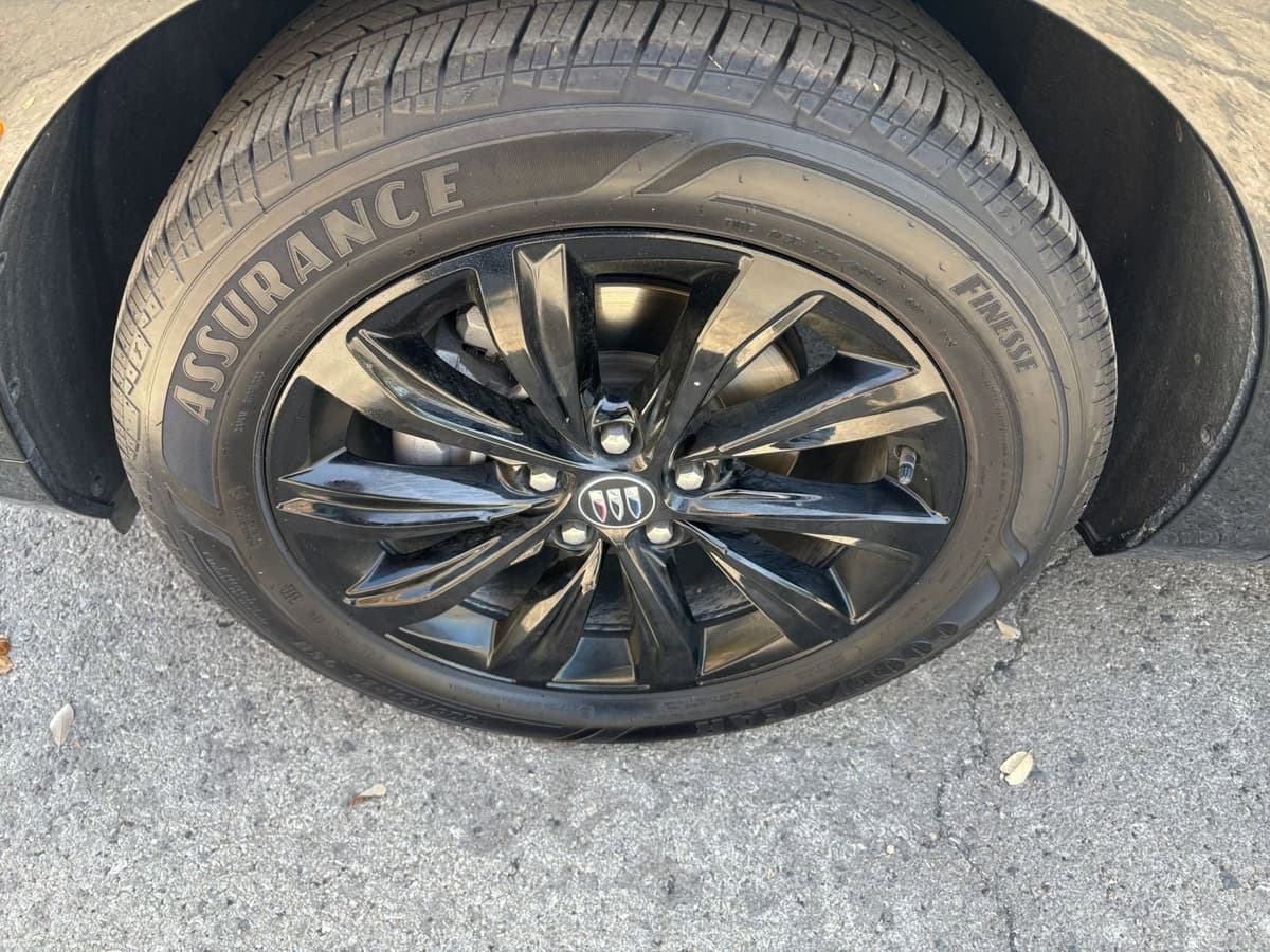 2025 Buick Envista - Image 25