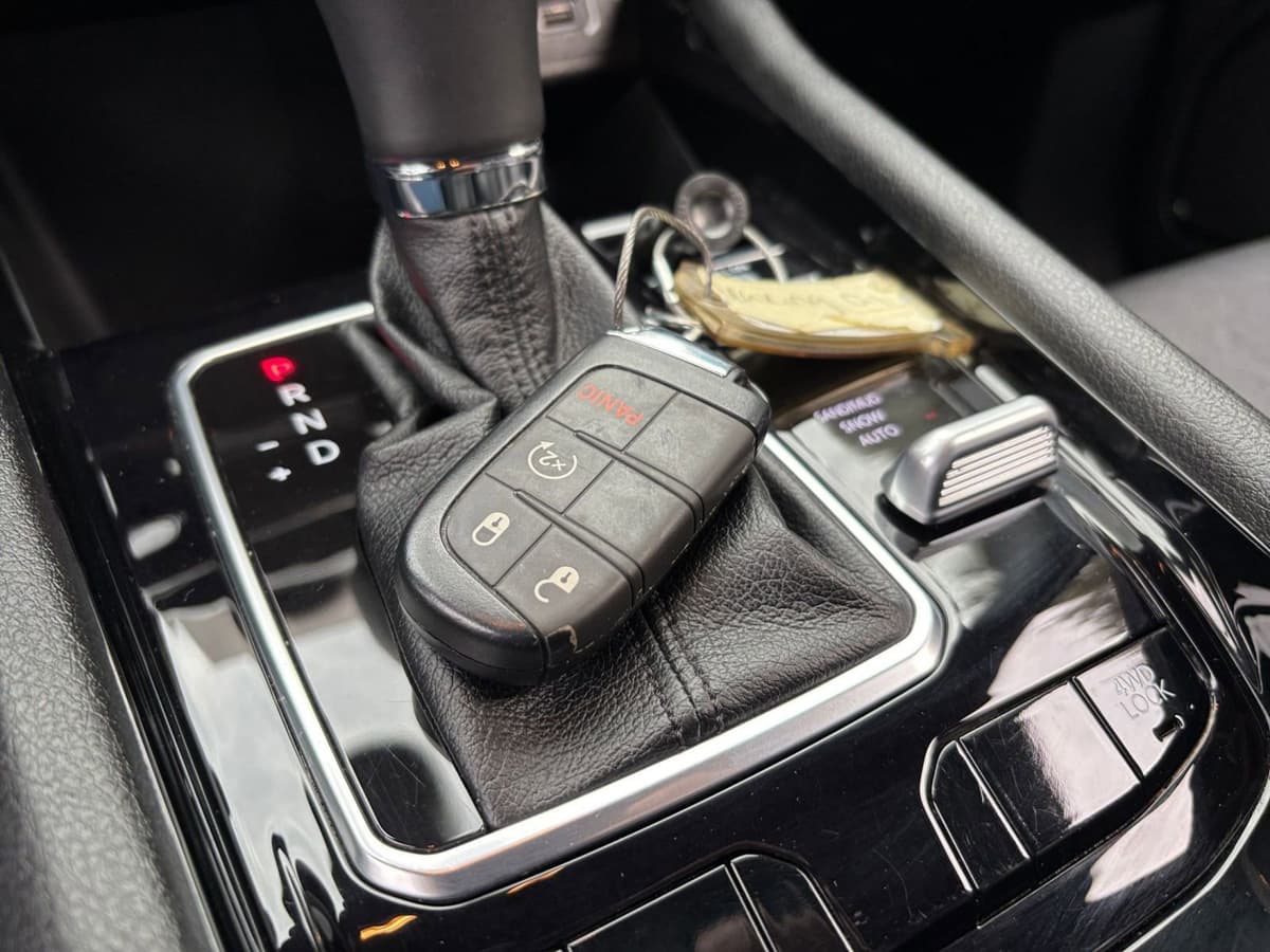 2025 Jeep Compass - Image 18