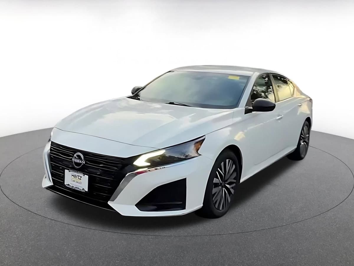 2025 Nissan Altima - Image 6