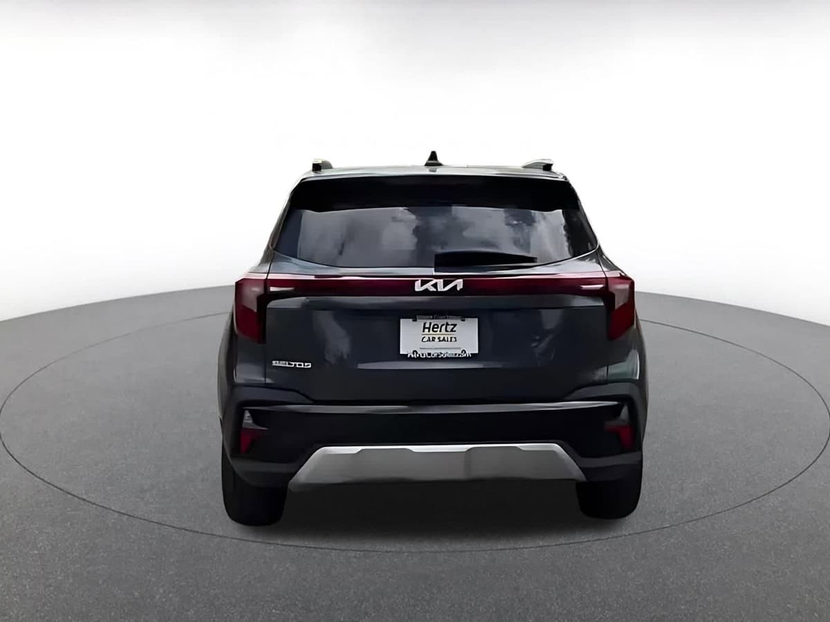 2025 Kia Seltos - Image 11