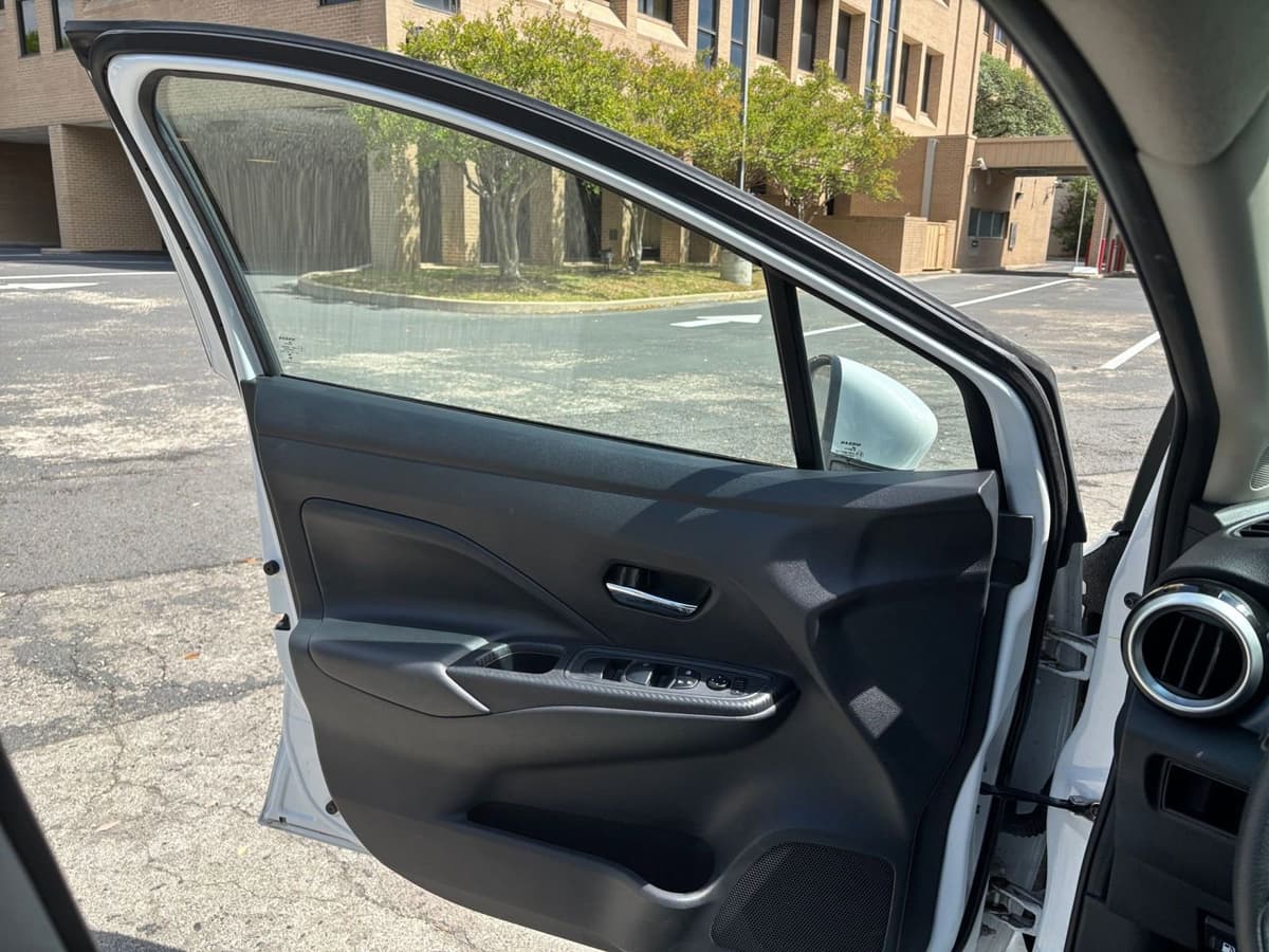 2025 Nissan Versa - Image 18