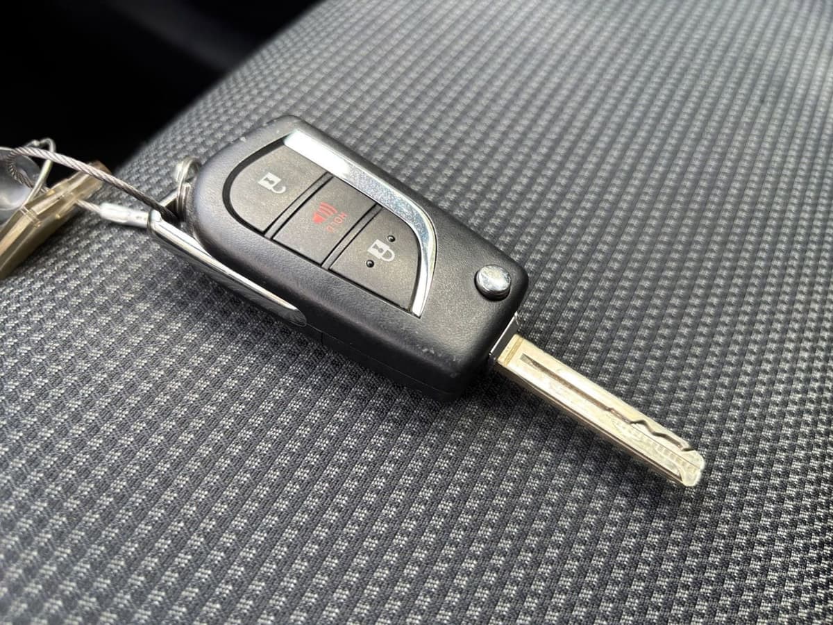 2025 Toyota RAV4 Hybrid - Image 18