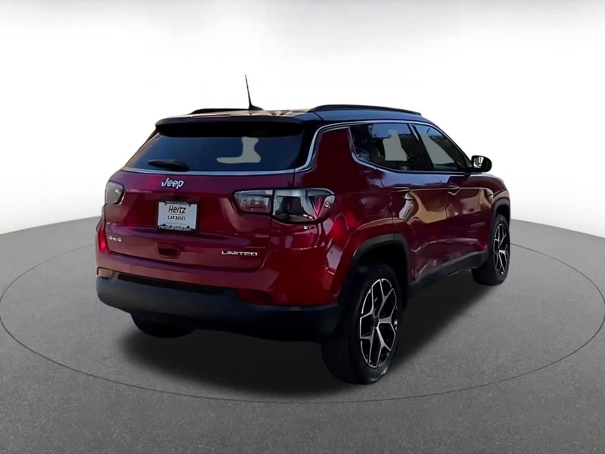 2025 Jeep Compass - Image 12