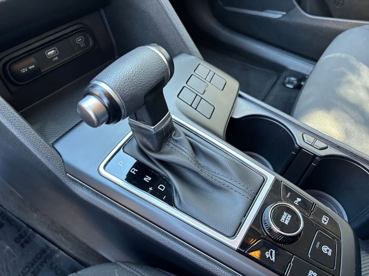 2025 Kia Sportage - Image 36