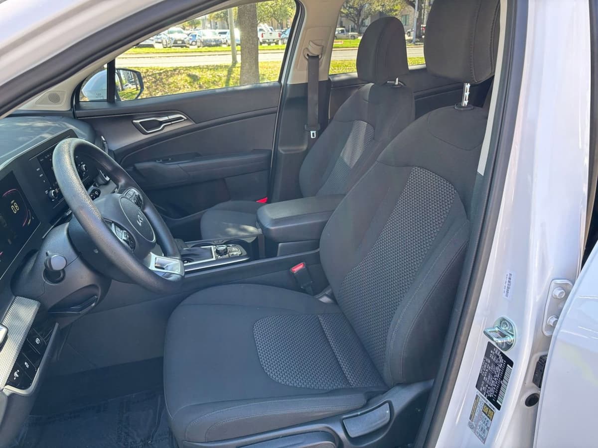 2025 Kia Sportage - Image 31