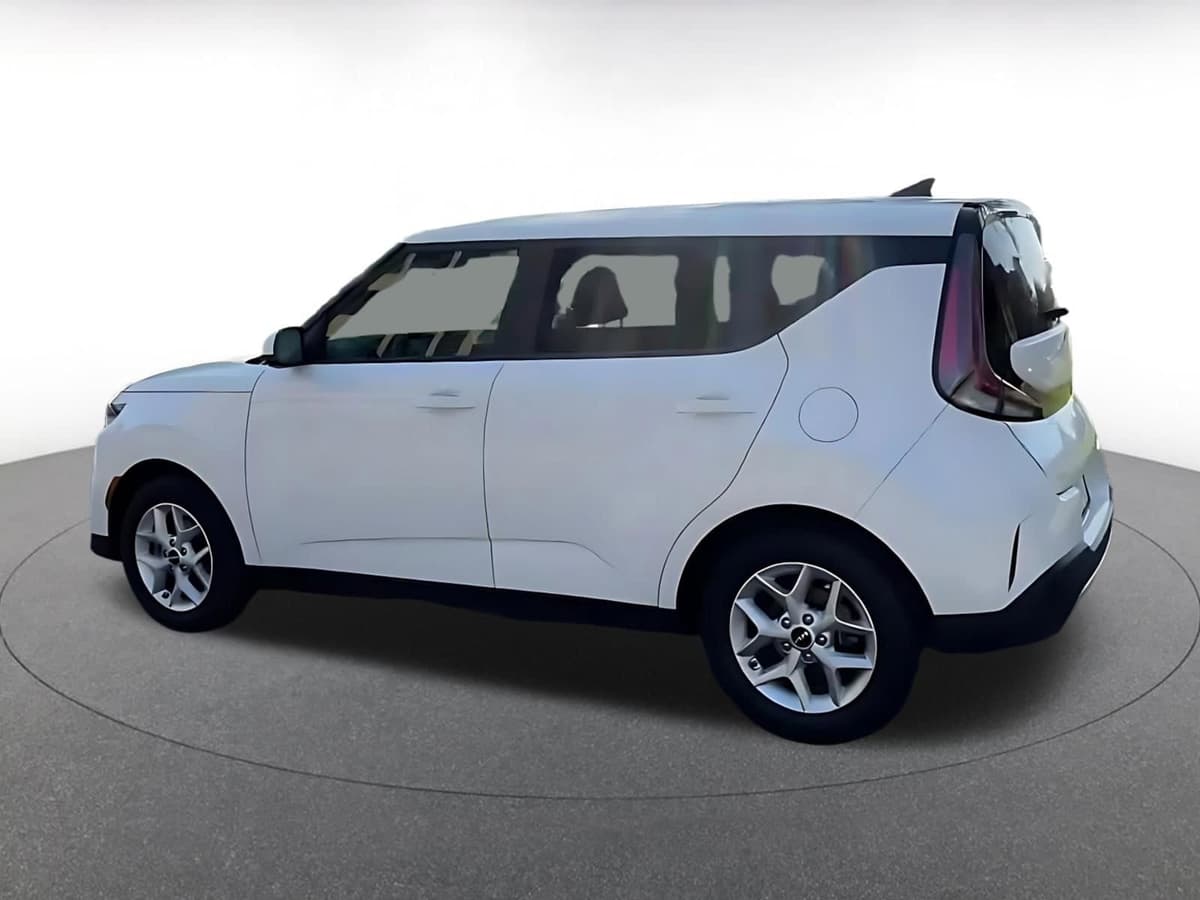 2025 Kia Soul - Image 10