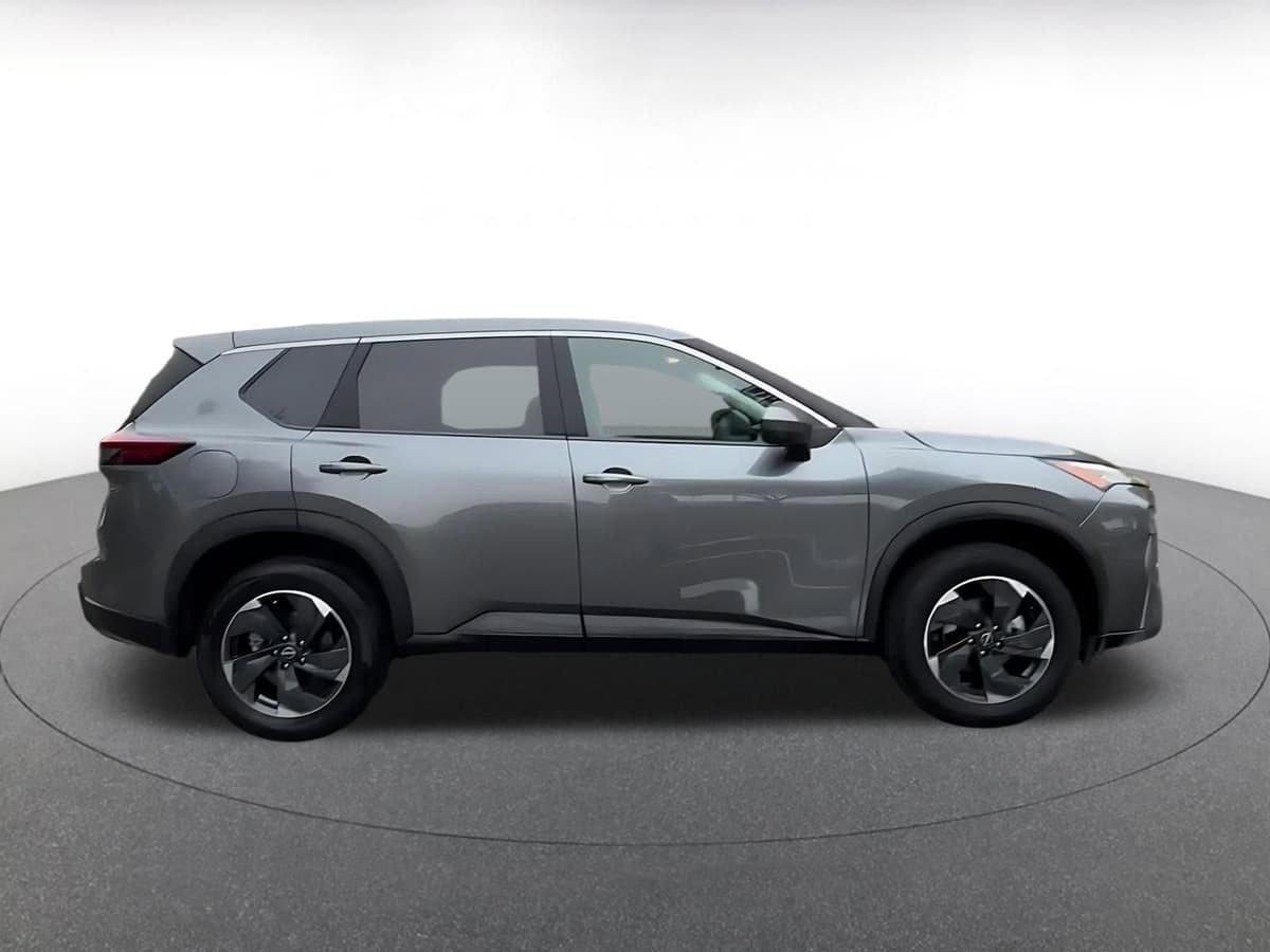 2025 Nissan Rogue - Image 16