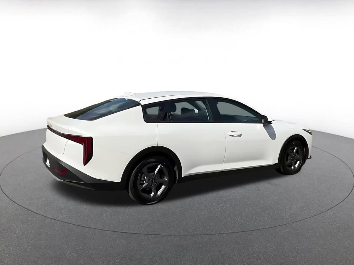 2025 Kia K4 - Image 15