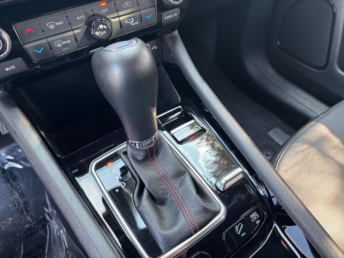 2025 Jeep Compass - Image 36