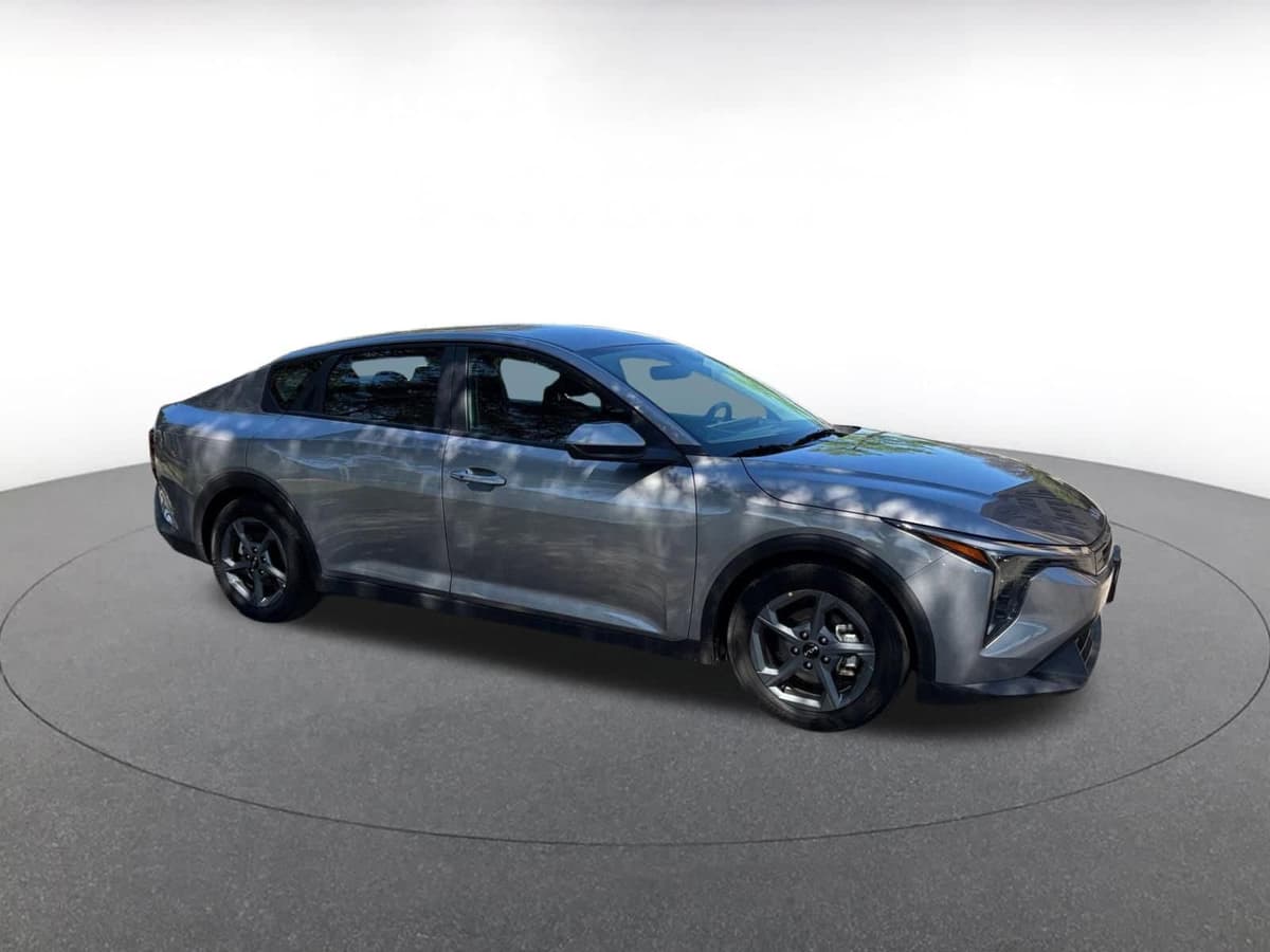 2025 Kia K4 - Image 1