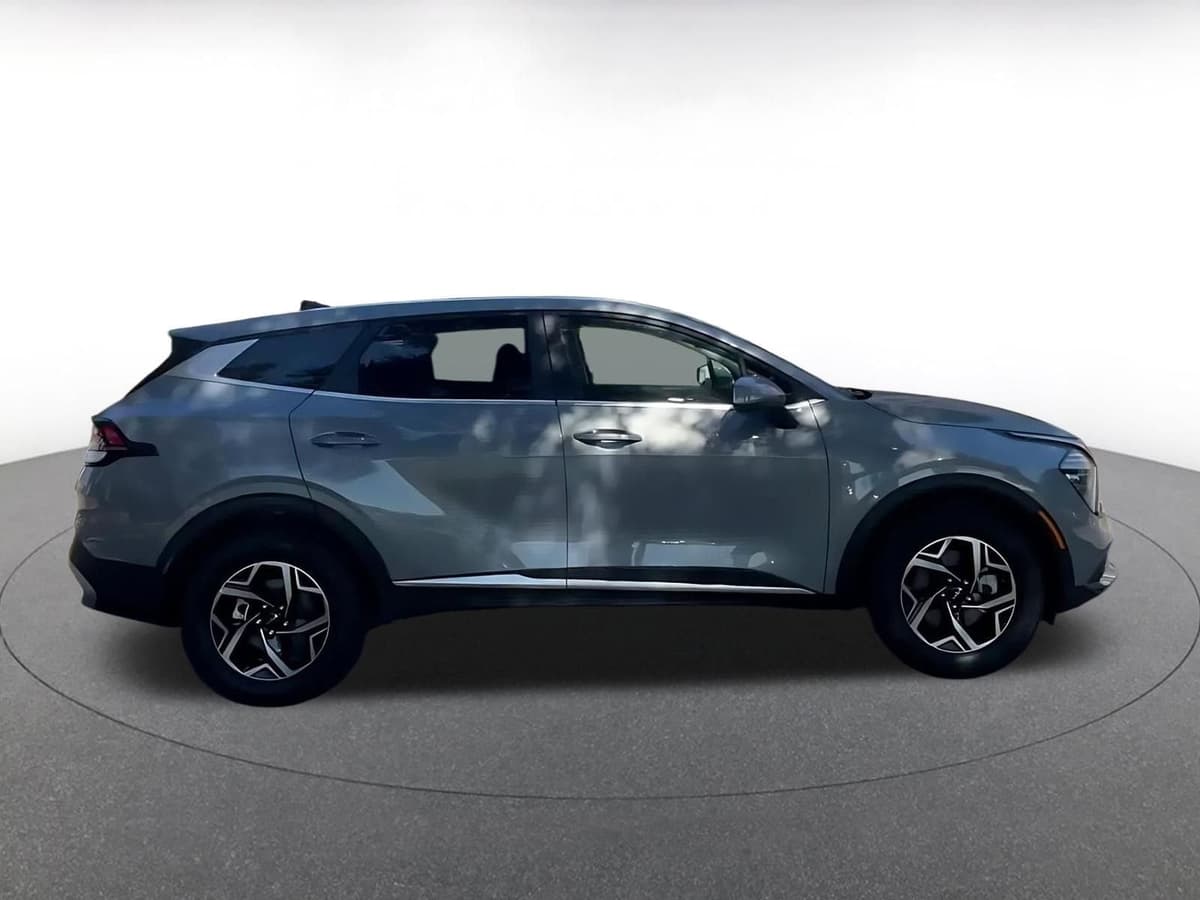 2025 Kia Sportage - Image 16